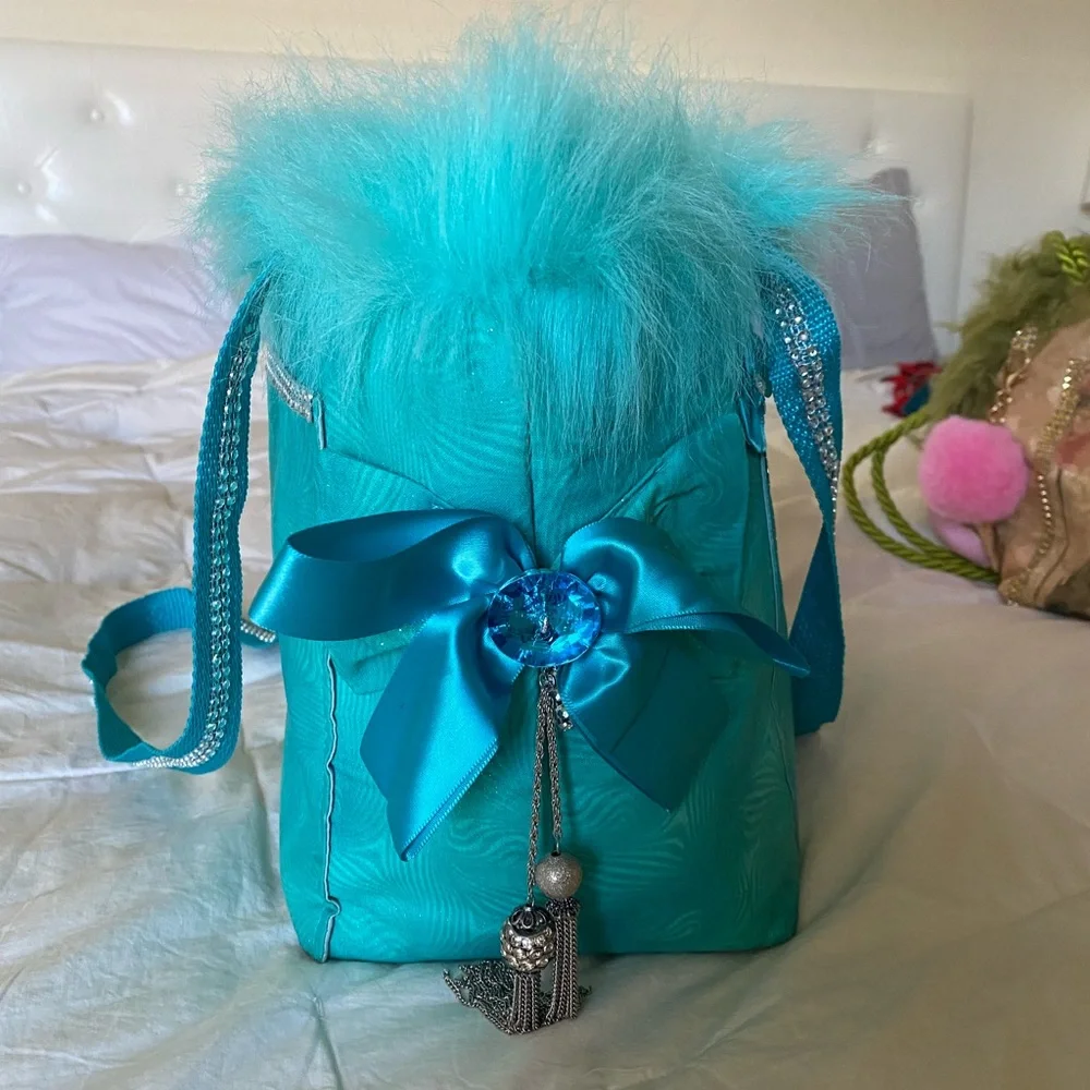 Pets carrier, cats/small dogs travel bag. Very unique hands made new